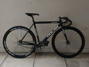 DOLAN PRE CURSA FIXIE 01 PORTADA BICICLETA USADA