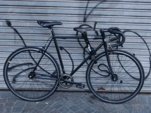 FIXIE WHEELS TIPO 01 PORTADA BICICLETA USADA